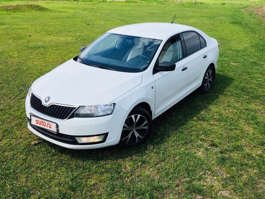 Шкода рапид купить в спб. Шкода Рапид белая. Skoda Rapid белая. Skoda Рапид белая. Škoda Rapid белый.