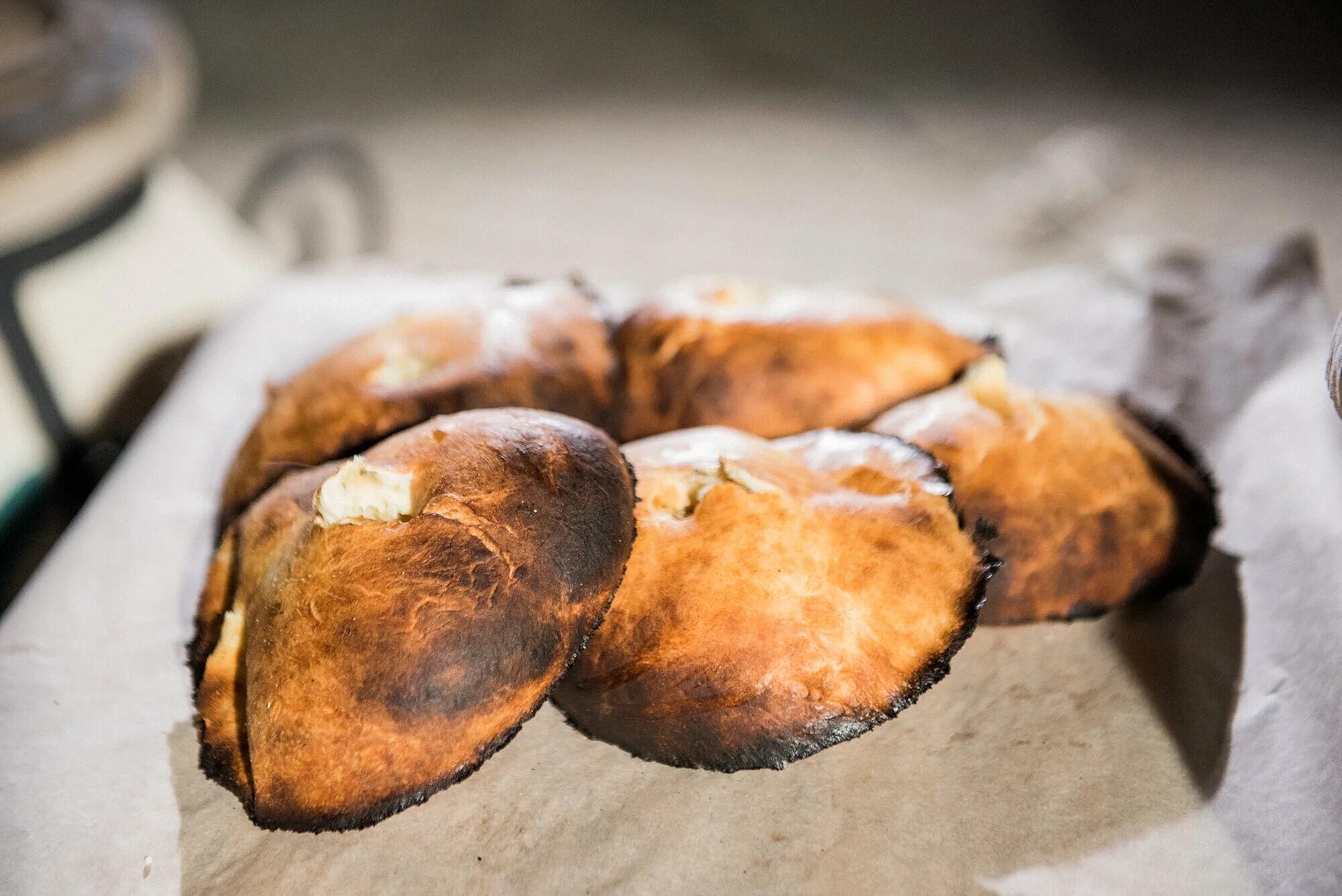 тандыр булка. узбекские лепешки в тандыре. тесто для лепешек в тандыре рецепт. тесто для лепешек. тандыр чурек.