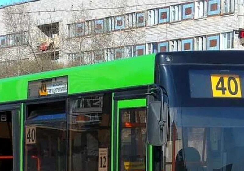 Автобус Омск. Автобус 40 Омск. Автобус Нефтяник. Остановки около нефтяника.