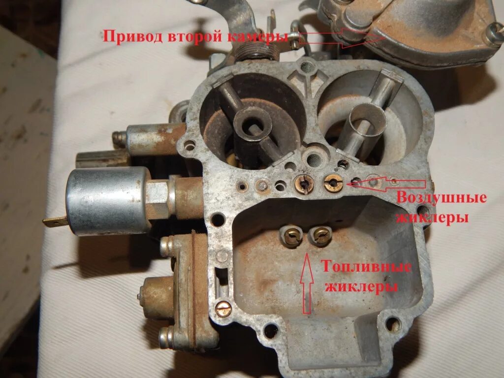Камеры карбюратора 2107. Жиклер топливный карбюратораваз 2107. Карбюратор Вебер 2101 жиклеры. Топливные жиклеры ВАЗ 2106 карбюратор. Жиклёры карбюратора ВАЗ 2106.