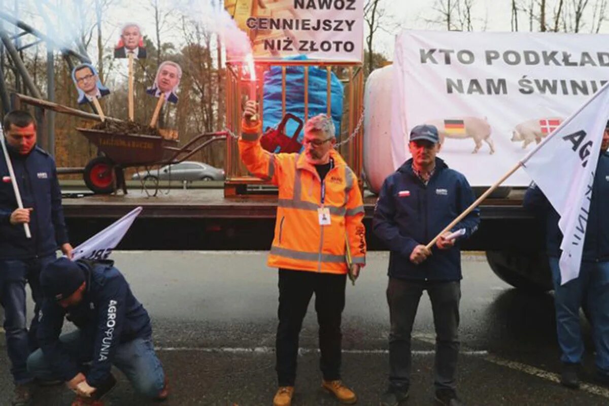 Молдова протест фермеров. Фермеры в нидерландах. Забастовка фермеров индии 2022. Слусарь сила фермеров протест. Очередь на границе.