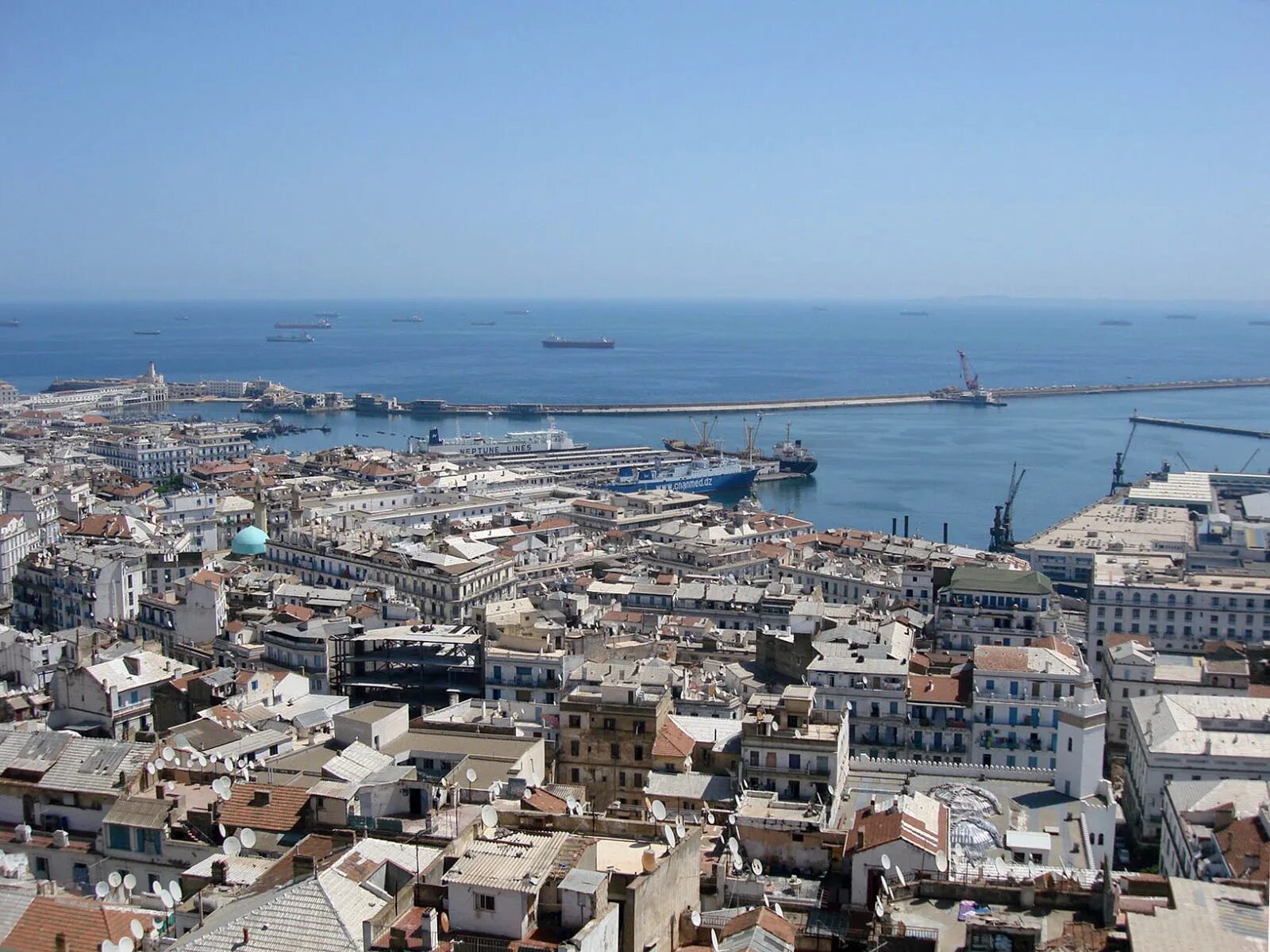 Город порт в алжире. Гавань Алжира. Alger город. Алжир г Оран. Алжир город пляж.