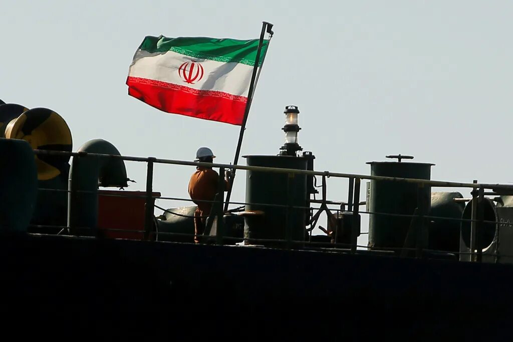 Иран захватил танкер. Американский танкер военный. иран нефть. танкер в оманском заливе. вмс сша сообщили о захвате ксир ирана нефтяного танкера.