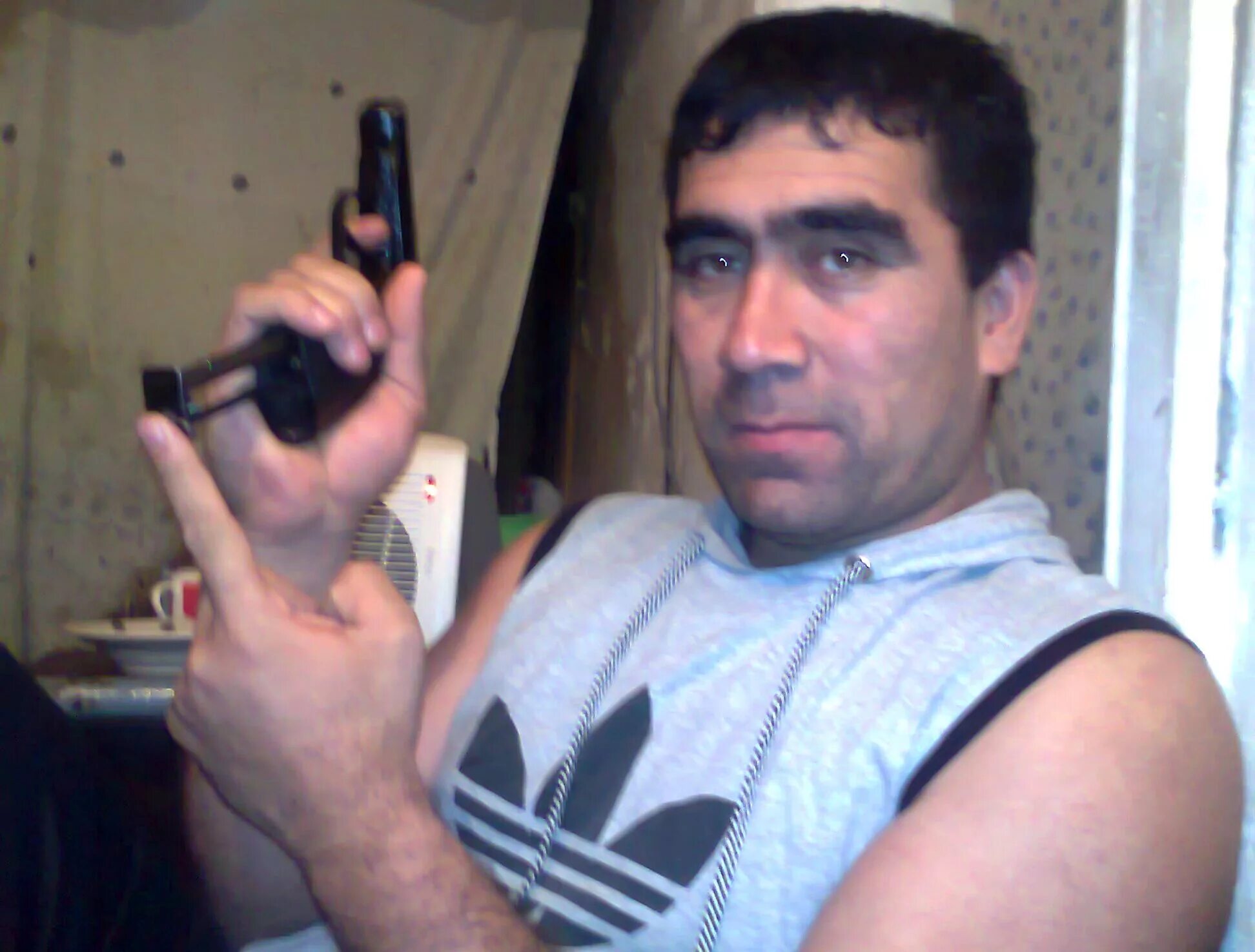 Таджик с пистолетом. Жесткий таджикский