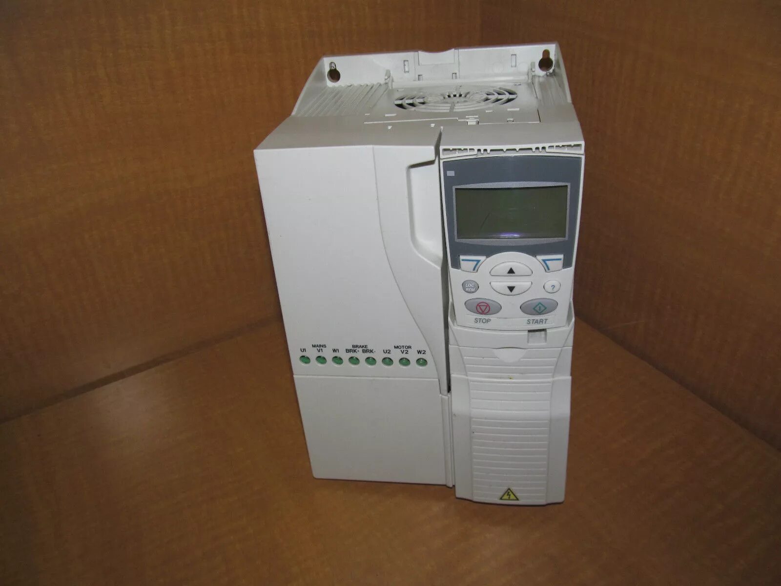 выключатель вм16-063-2282-в. Abb ip20. автомат abb ms450. Acs310-03e-13a8-4. крышка с заземлением.