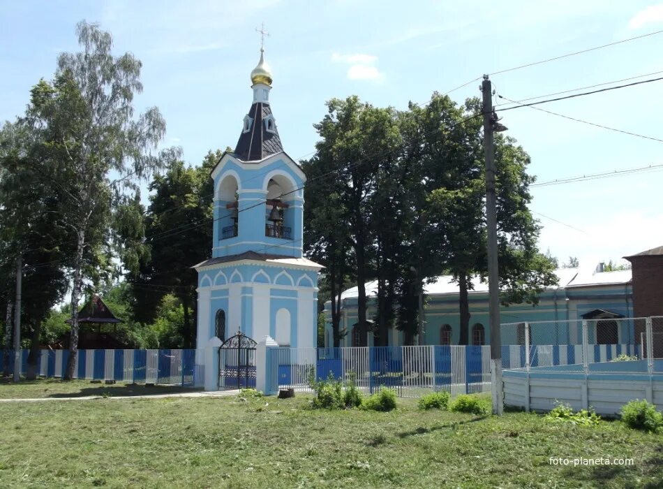 Погода в алпатьево. Алпатьево храм. Церковь село Алпатьево. Алпатьево Луховицы. Деревня Алпатьево Луховицкий район.