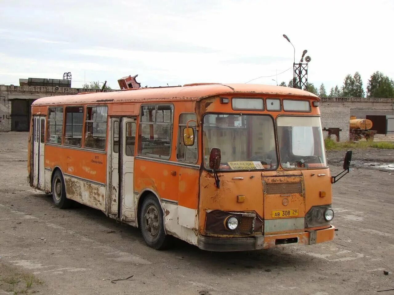 Автобусы старые дороги. ЛИАЗ 677мб. ЛИАЗ-677 автобус. ЛИАЗ 677 старый. ЛИАЗ-677 крен.