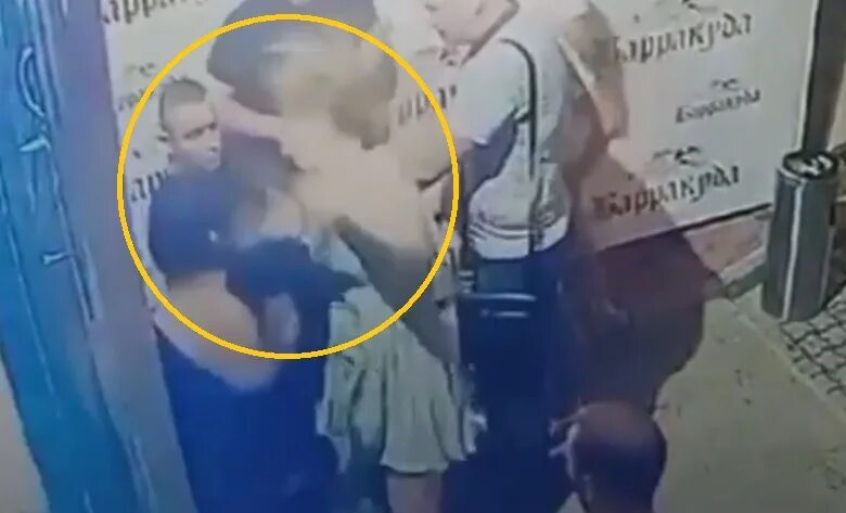 Девушку избили в клубе. Девушку избили в клубе. Девушку избили в клубе. Охрана ночью. Девушку избили в клубе.