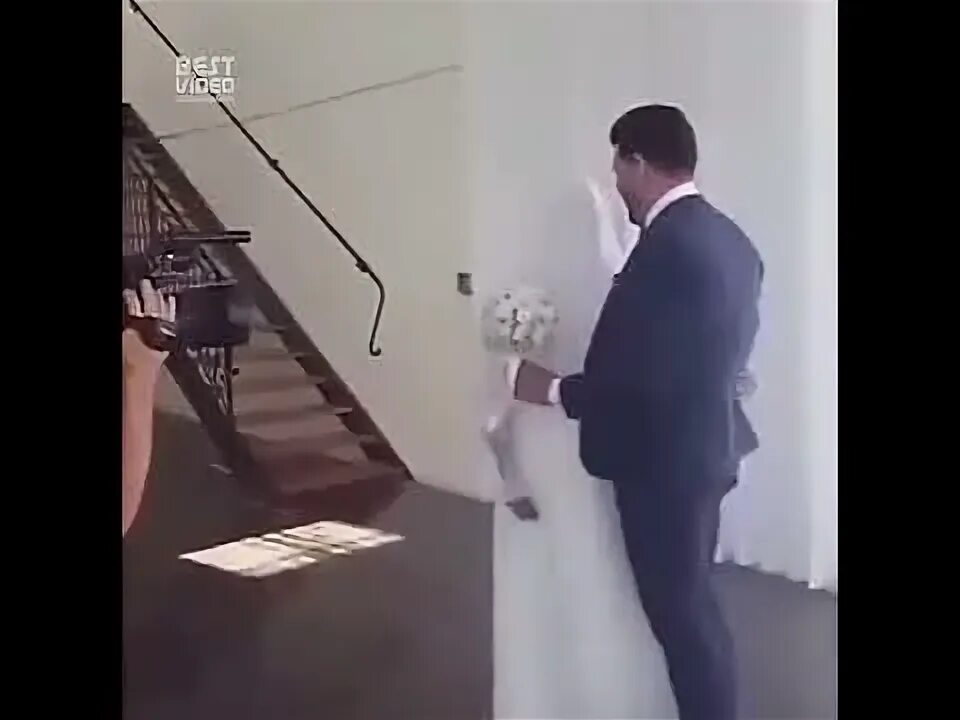 Свадьба прикол. Мемы про санаторий. Пацан на свадьбе. Потеряли пацана свадьба. Подарок невесте.