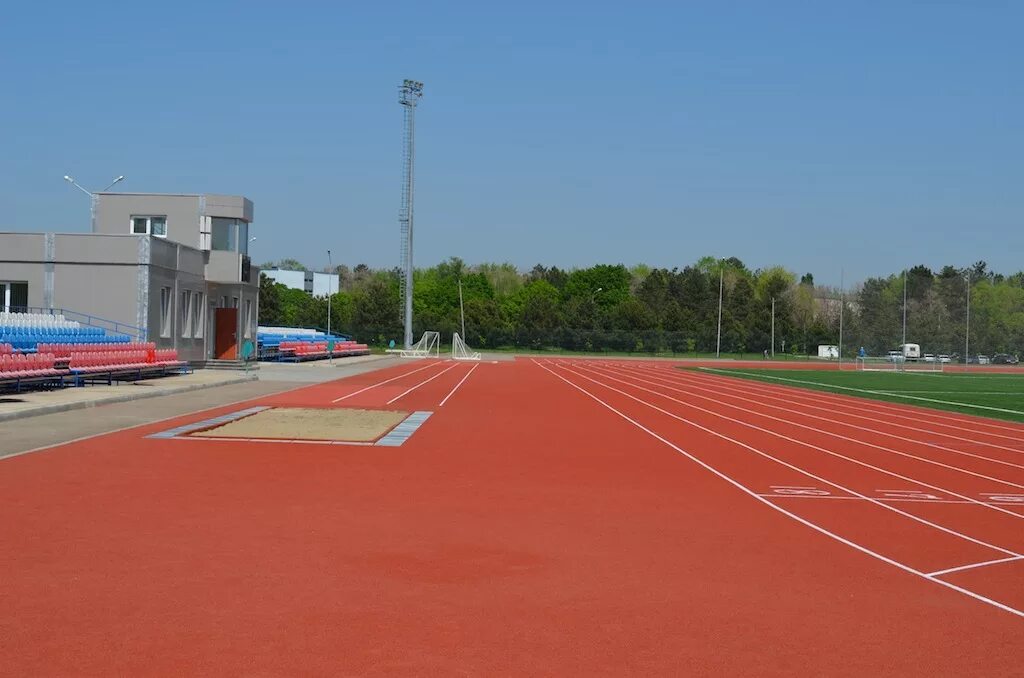 Город спорта краснодар бассейн. Стадион кубгау футбольное поле. Стадион варениковская. Медведь спортивный комплекс в славянске-на-кубани. Спортивный комплекс старая кубань.