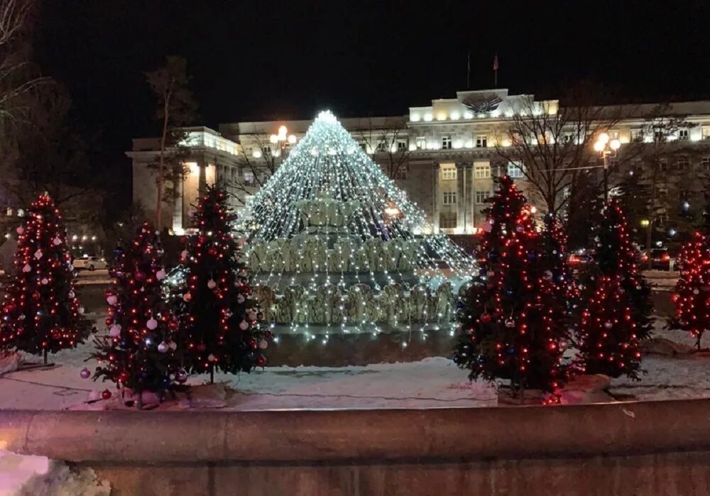 Подготовка к новому году оренбург. Новый год в оренбурге где. Площадь ленина оренбург 2020. Красивые ёлки на новый год на площади. Елка в оренбурге 2022.