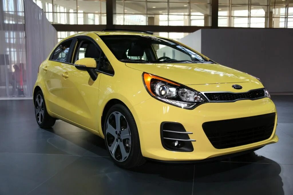 Рио машина фото. Kia Rio 2016 хэтчбек. Киа Рио хэтчбек 2016. Киа Рио 2016 года хэтчбек. Модель Киа Рио хэтчбек 2016.