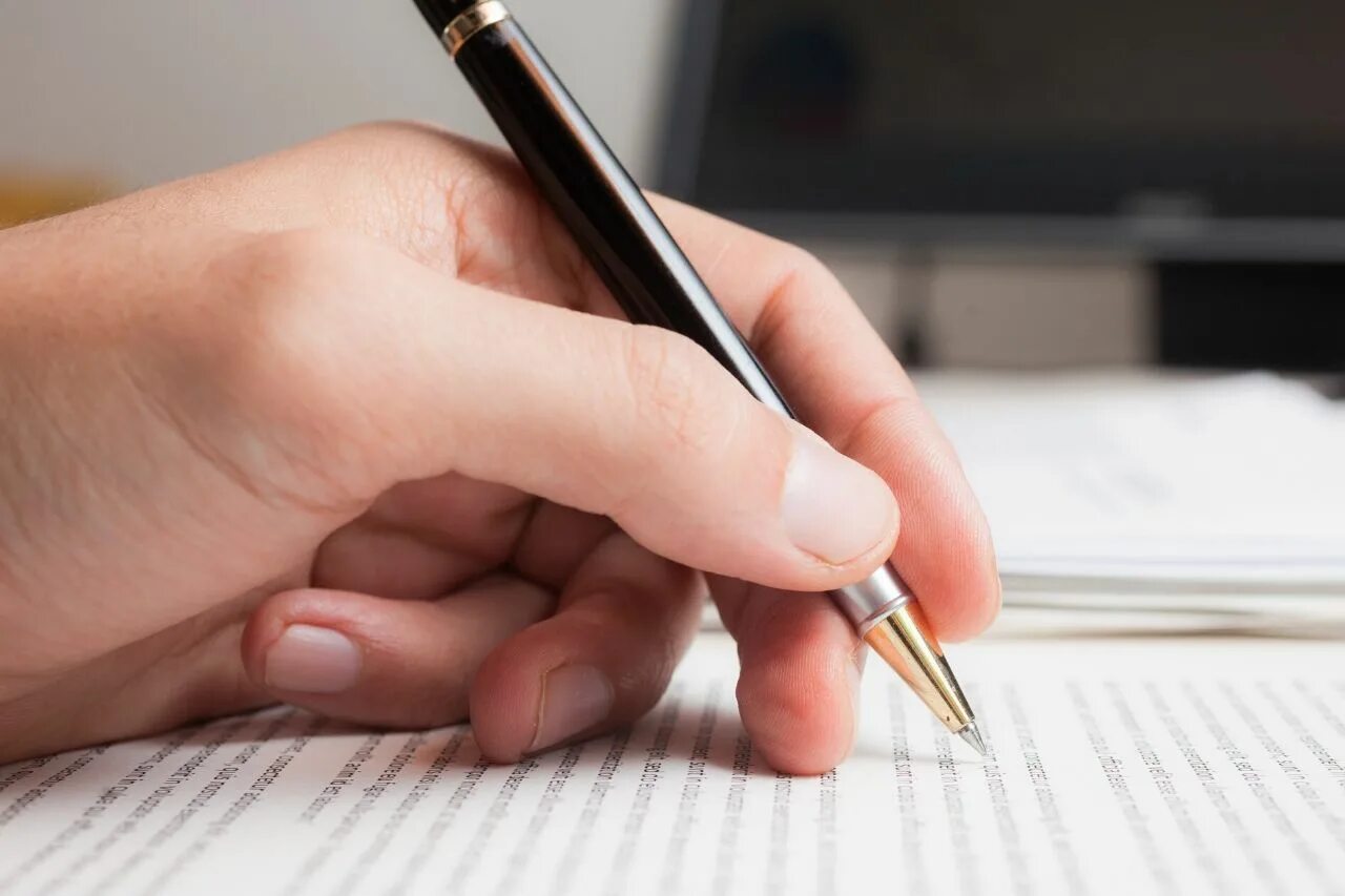Write pen. Hand with pen. write with a pen. hand with pen writing. ручное письмо.