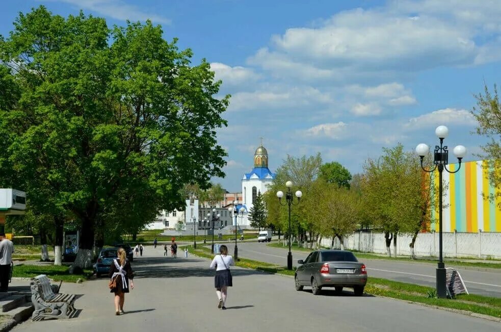 Храм в дятьково с хрустальным иконостасом. Сквер партизанской славы в дятьково. Город дятьково брянская область. Город дятьково брянская область. Городской парк дятьково.
