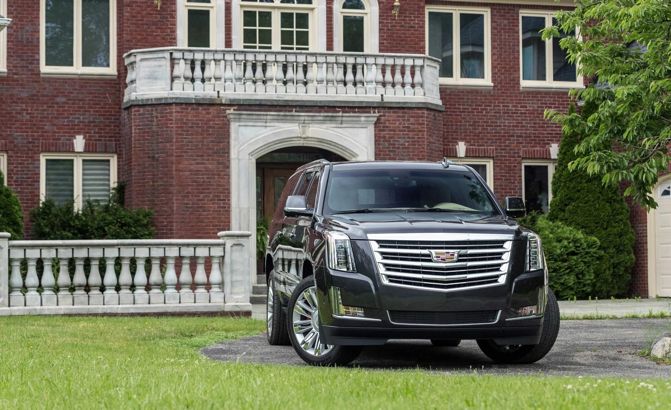Cadillac escalade моргенштерна. Cadillac escalade esv 2015. Кадиллак geely. Номера моргенштерна на кадиллаке. Cadillac cts 2013.