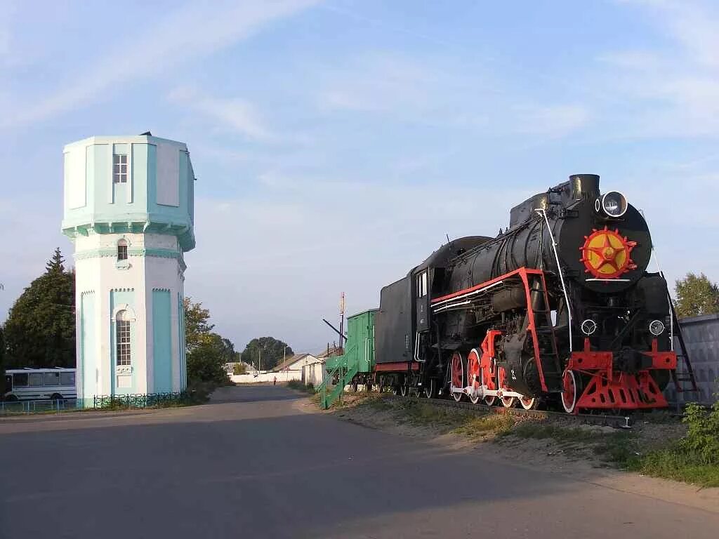 Мценск Орловская область. Мценск памятник паровозу. Город Мценск Орловской области достопримечательности. Памятники города Мценска. Погода город мценск