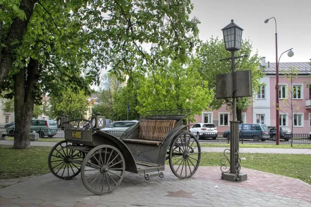 Памятник гоголю в бресте. Брест улица гоголя. Брест улица фонарей. Брест ул гоголя. Улица гоголя уфа.