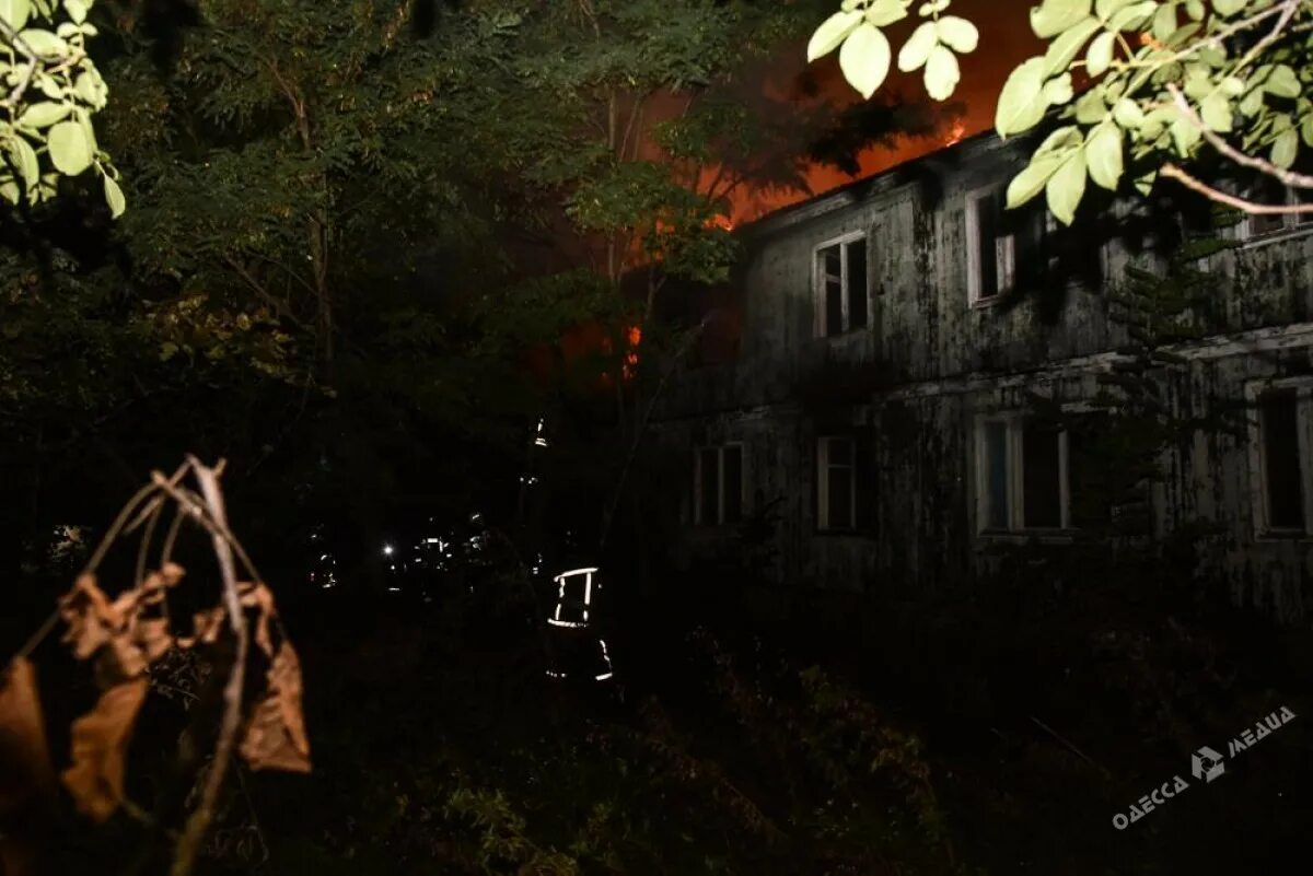 Пушкин полтава горит восток зарею новой. Одесса красные зори вид сверху. Полтава стих пушкина отрывок. Стих горит восток зарею новой. Полтава пушкин фрагмент.