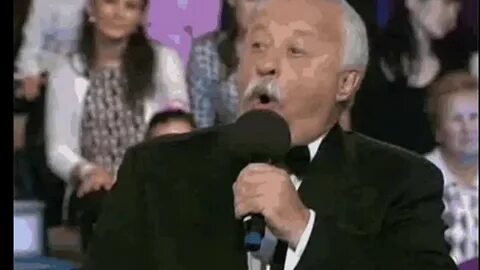 Хотите крутите его рукой хотите вращайте