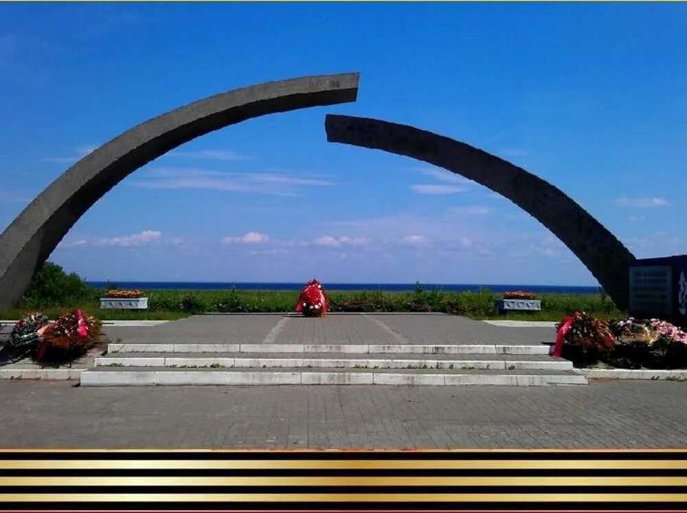 Разрыв кольца. Памятник разорванное кольцо блокады Ленинграда. Разорванное кольцо блокада лененграда. Дорога жизни блокадного Ленинграда разорванное кольцо. Мемориал на Ладоге дорога жизни.