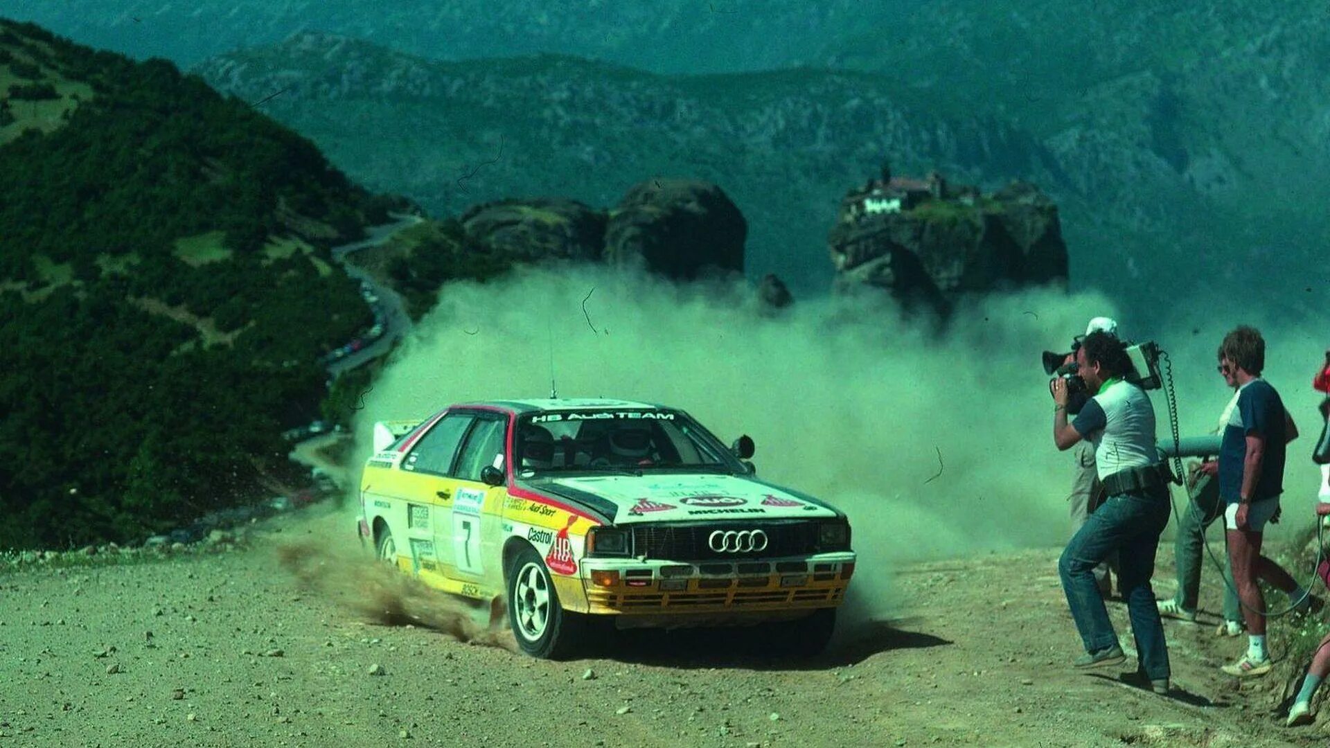 Первое ралли. Ауди кватро ралли группа б. Ауди кватро ралли 1984. Ауди кватро 80 ралли. Audi quattro s1 Rally 1984.