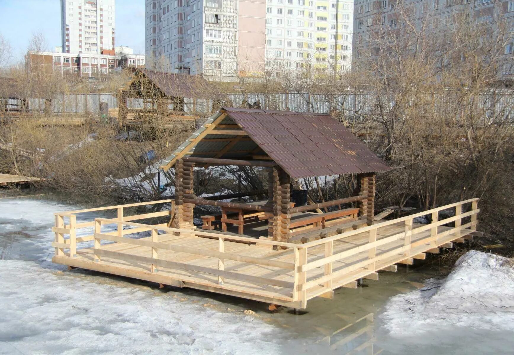 Беседки на юго западном новосибирск. Понтонный пирс с беседкой. Беседки на юго западном новосибирск. Беседки на юго западном новосибирск. Заельцовский парк беседки.