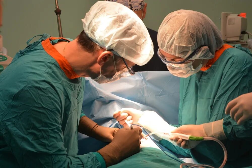 Окб торакальное отделение. Областная клиническая больница торакальное отделение. Липецкая областная больница хирургическое отделение. Сехниаидзе дмитрий даниелович торакальный хирург. Хирургическая операция.