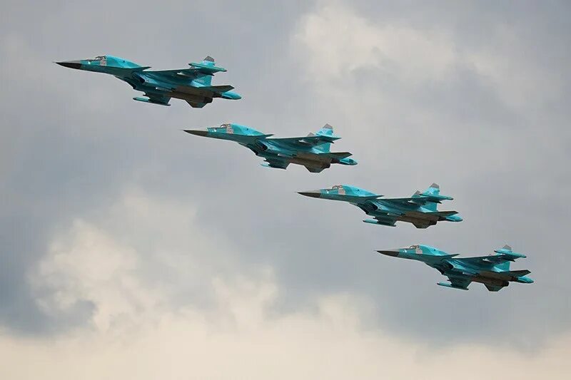 Су-34 вкс. Задачи фронтовой авиации. Фронтовая армейская авиация. Истребитель-бомбардировщик су-34. Самолеты тактической авиации.