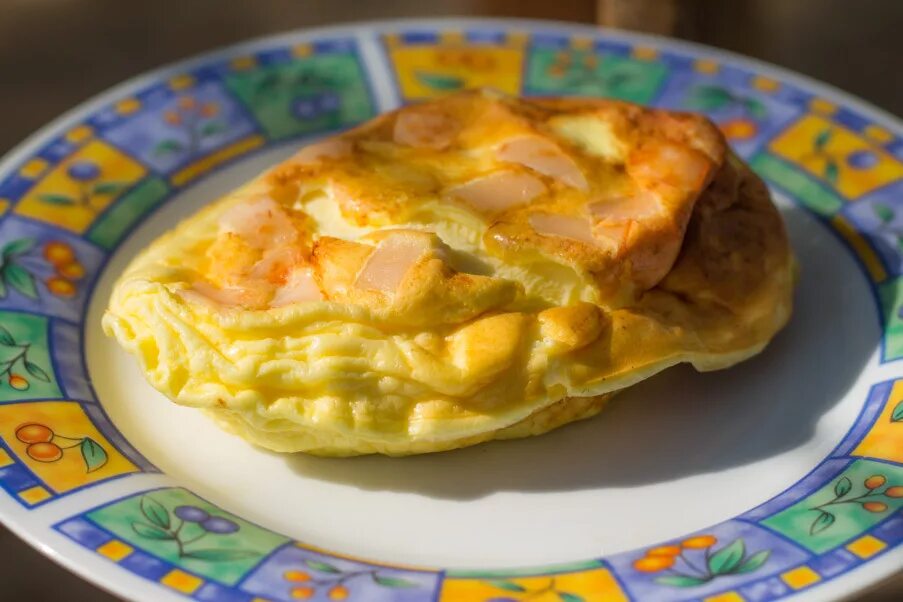 Серый омлет. Почему омлет серого цвета. Почему омлет серого цвета. Знаменитый омлет из дровяной печи. Рецепт омлета в картинках.