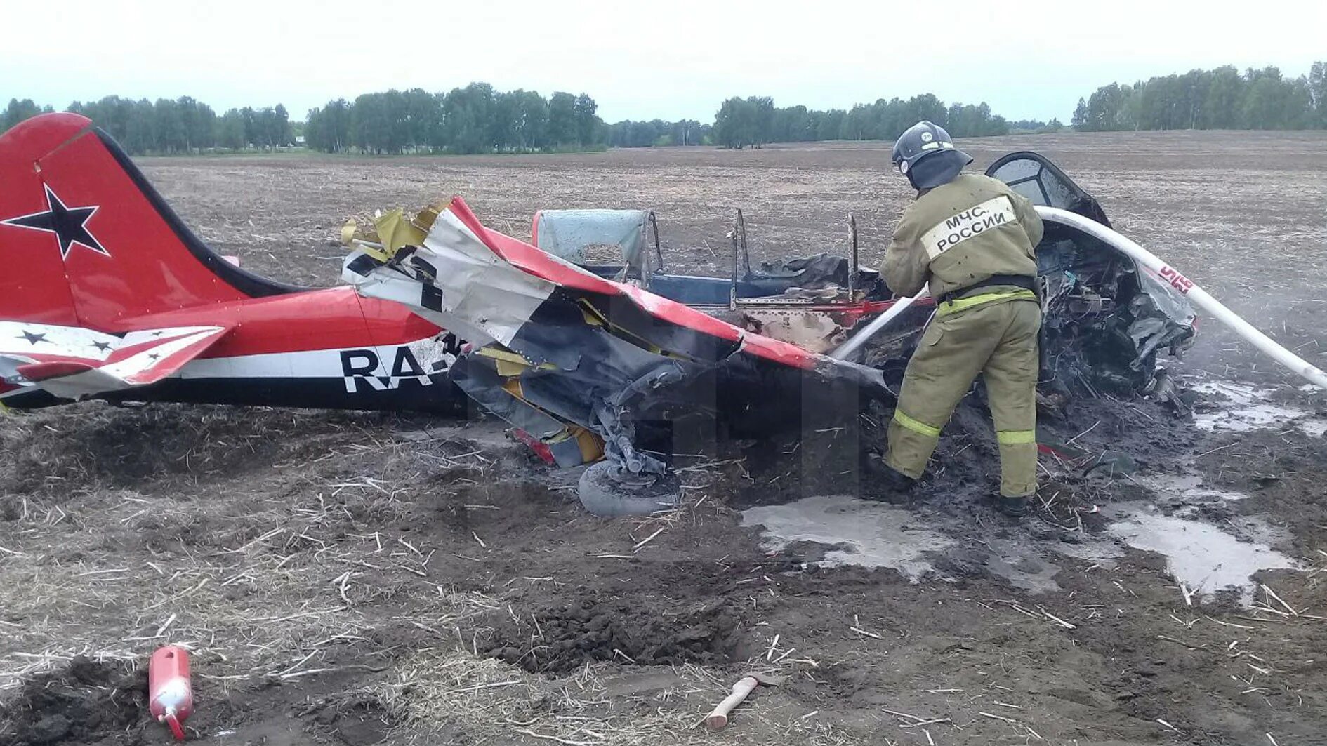 Разбился ивановский самолет. Катастрофа як-52 в Нижнем Тагиле. Легкомоторный як 52. Самолет як-52.