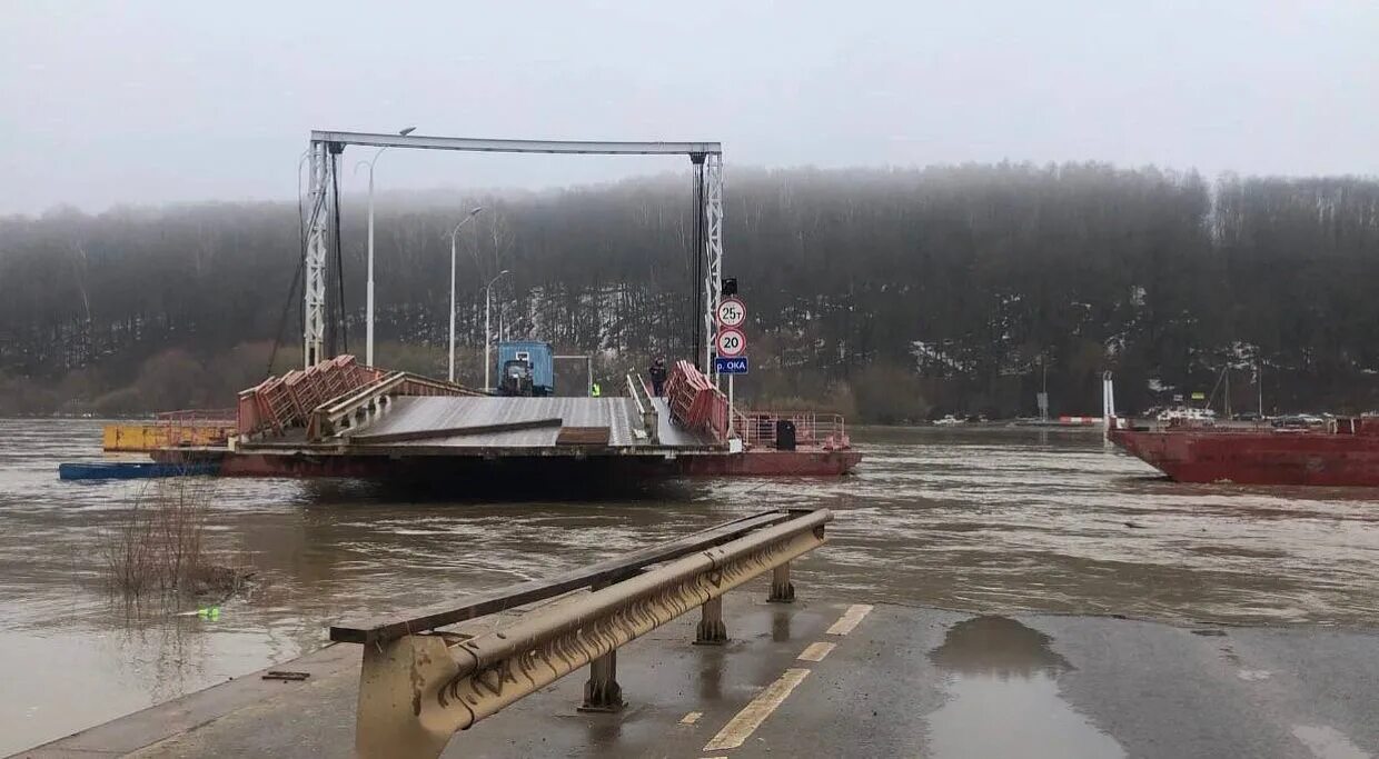 Река ока подъем уровня воды. Озеры - Кашира Понтонный мост. Понтонный мост Озеры 2022. Понтонный мост Ока Озеры. Озерский Понтонный мост.