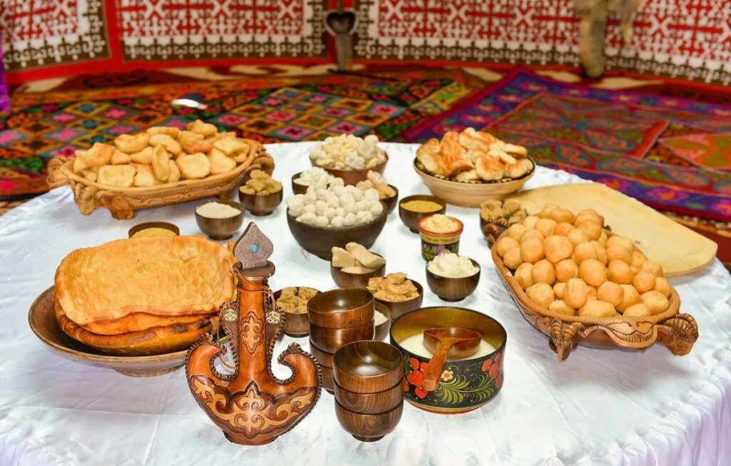 Блюда казахского народа. Казахская кухня. Казахская Национальная кухня. Наурыз Казахстан дастархан. Казахская кухня дастархан.