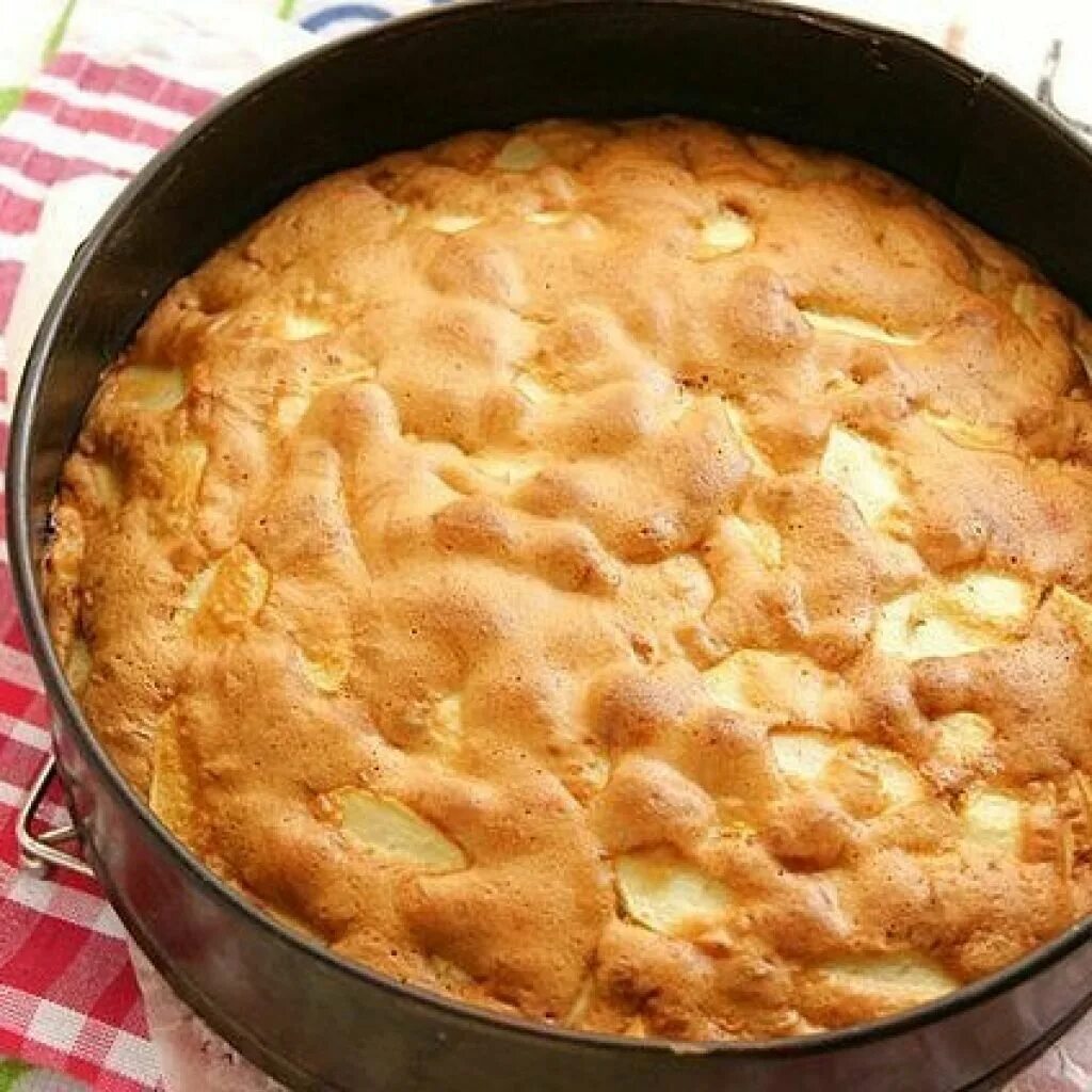 Как приготовить шарлотку на молоке