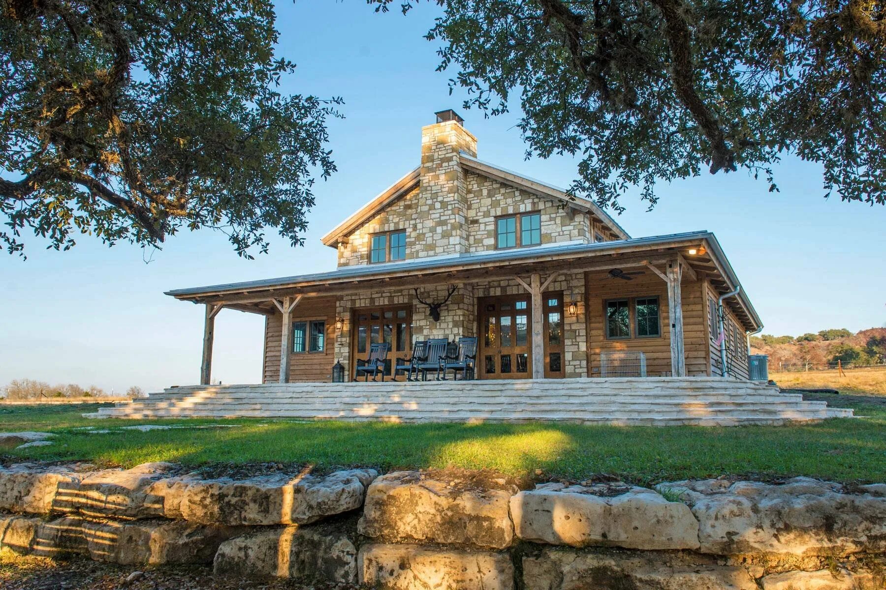 дом калифорния стиль ранчо. рэнч стиль дома- в сша. ранч хаус. дом в стиле ранчо. рэнч стиль дома- в сша.