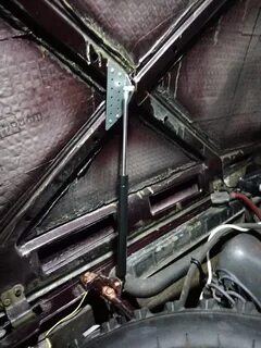 Держатель капота нива