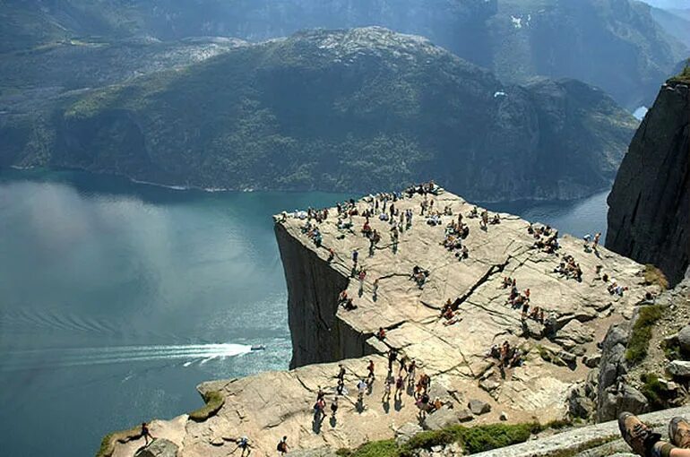 Пляжи которые нужно увидеть. Прекестулен Норвегия. Норвегия плато Прекестулен. Скала Кафедра проповедника Норвегия. Прекестулен - самый красивый Утес в мире.