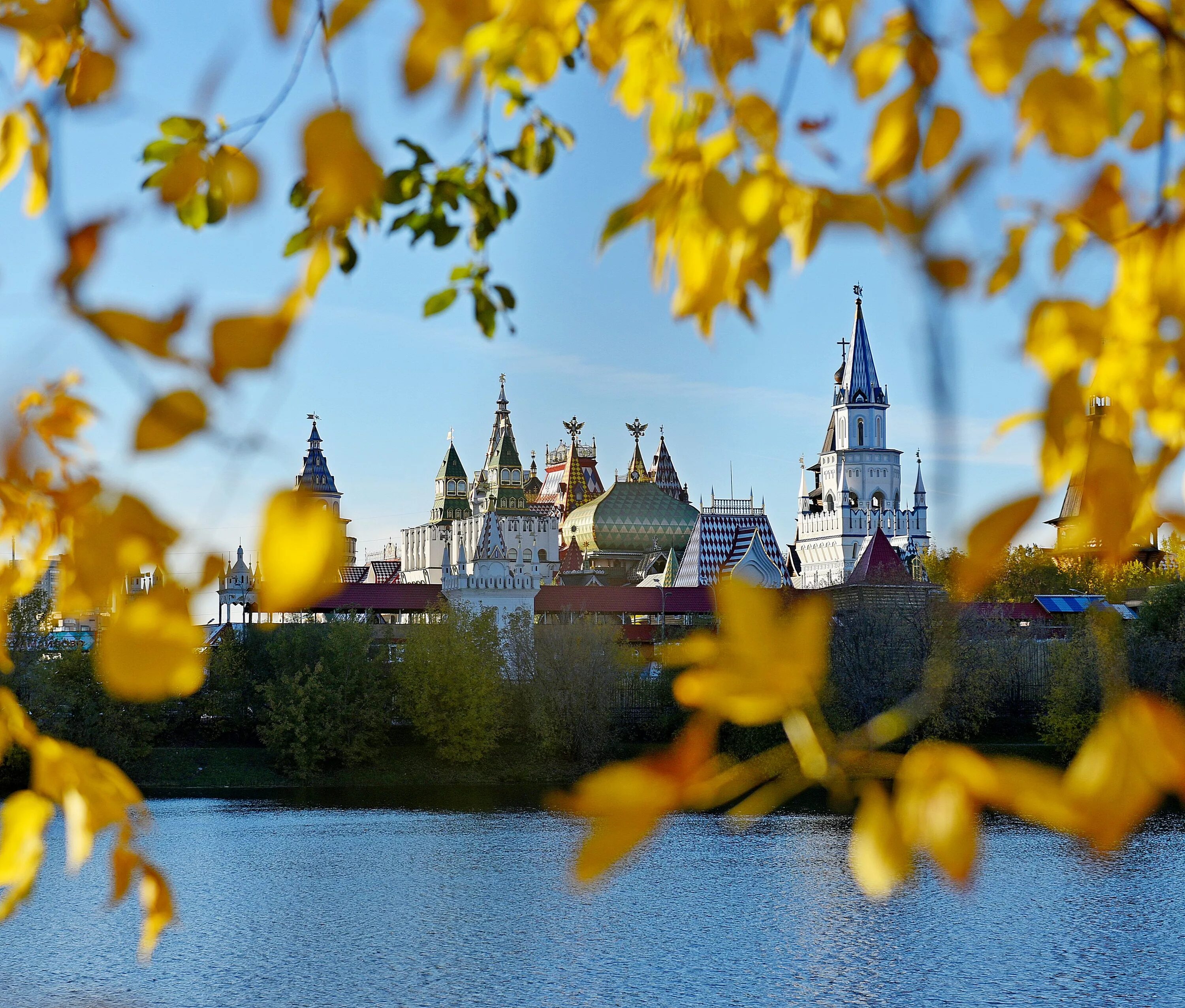 Солнечных дней в нижнем новгороде. Москва осенью. Кремль осень. Кремль осенью. Лето в Москве.