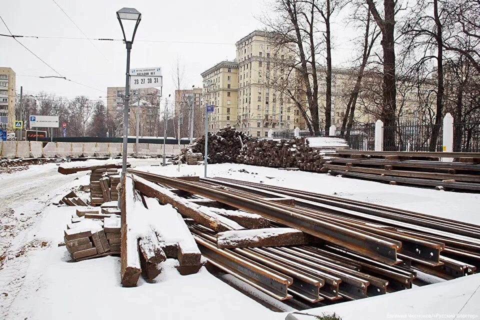 Кубгау трамвайные пути. Трамвайные пути в городе. Трамвай на чистых прудах. Московский трамвай 39. Трамвай по рельсам.