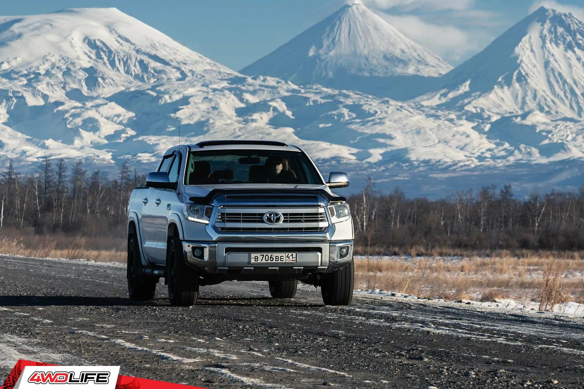 Полный привод дорога. Toyota Tundra полный привод. Land Cruiser Камчатка вулканы. Внедорожник по тундре. Чип машина для горы.