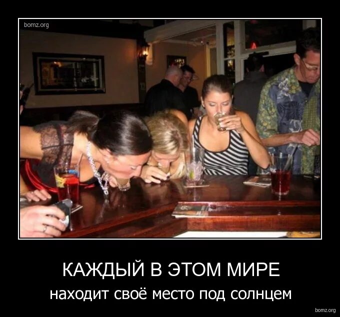 каждый ищет свое место. размышления о жизни. красивая дорога и человек. каждый находит то что ищет. свое место в жизни.