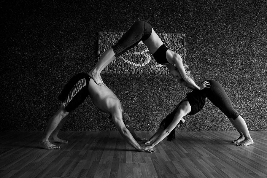 Гимнастические элементы с мячом. Акройога двое. Акробатические элементы. Позы йоги. Поддержки в танце.