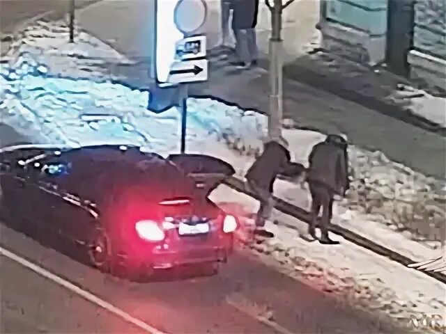 Кого поймали в москве сегодня. Машина наружного наблюдения. Центр Тачки. Слежка за машиной. Таксист грабит пьяного Мем.