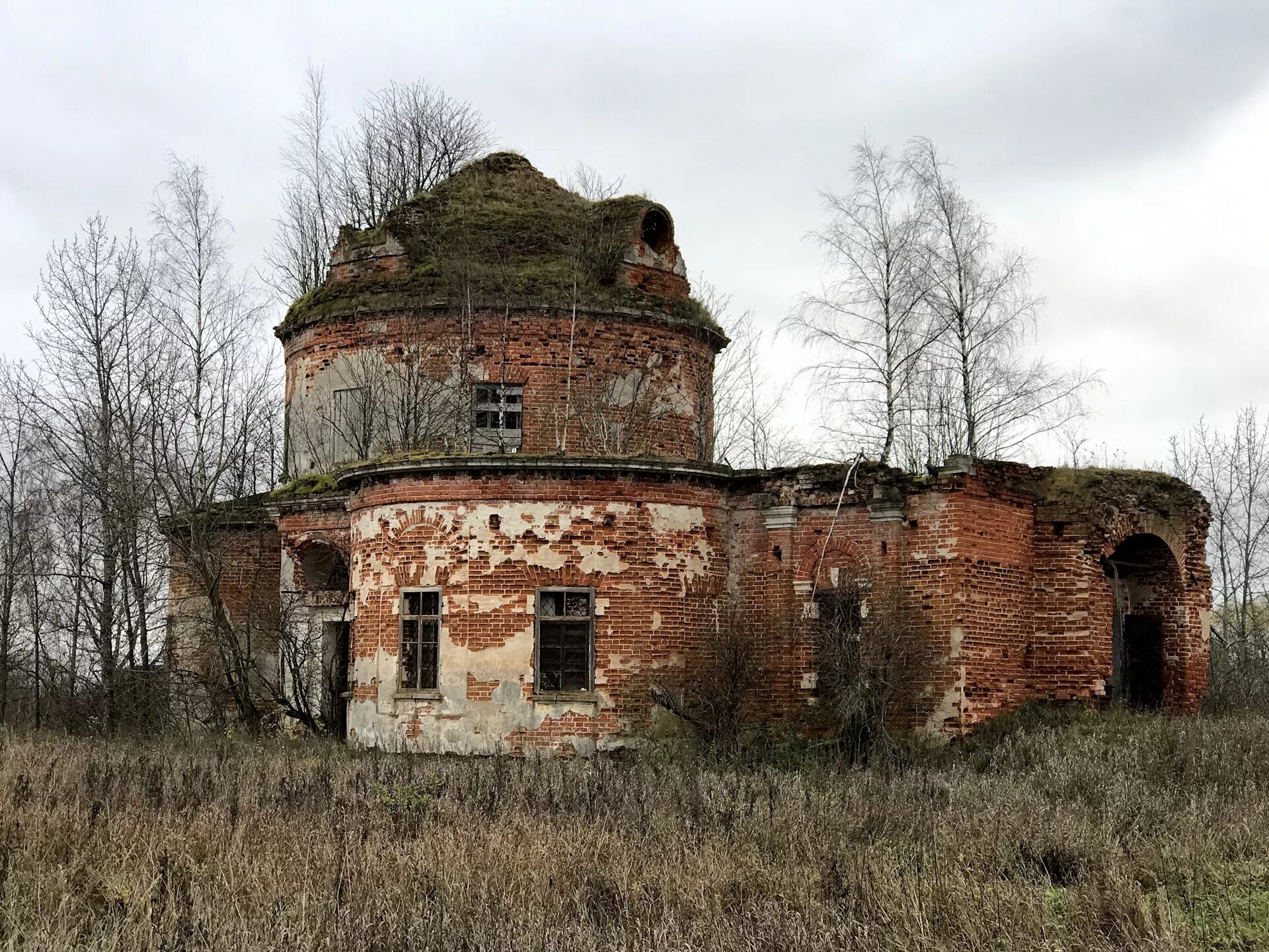 Заброшенная церковь деревня смоленская область. Аполье. Гласково смоленская область. Заброшенная деревня фото. Руины церкви в смоленске.