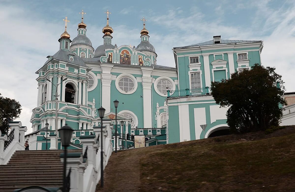 мономахов собор в смоленске. успенский собор смоленск 1812. смоленский успенский кафедральный собор. сайт смоленского собора. свято-успенского кафедрального собора смоленск.