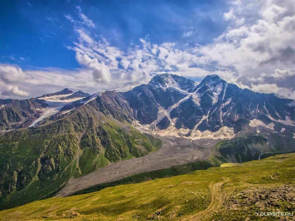 Кавказ самая высокая. Эльбрус, Кабардино-Балкария. Горы Кавказа Эльбрус. Гора Чегет. Гора Эльбрус Приэльбрусье.