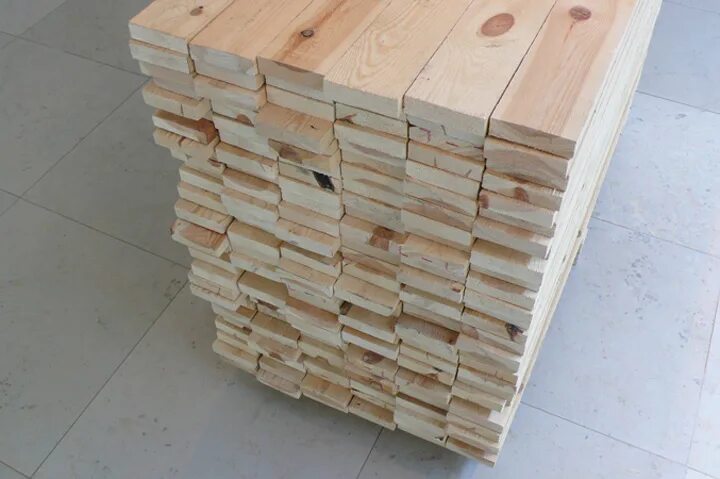 Рейка 40х20 лиственница. Доски складывать. Две сложенные доски. Старые выгоревшие на солнце доски фото. Пиломатериалы без фона.