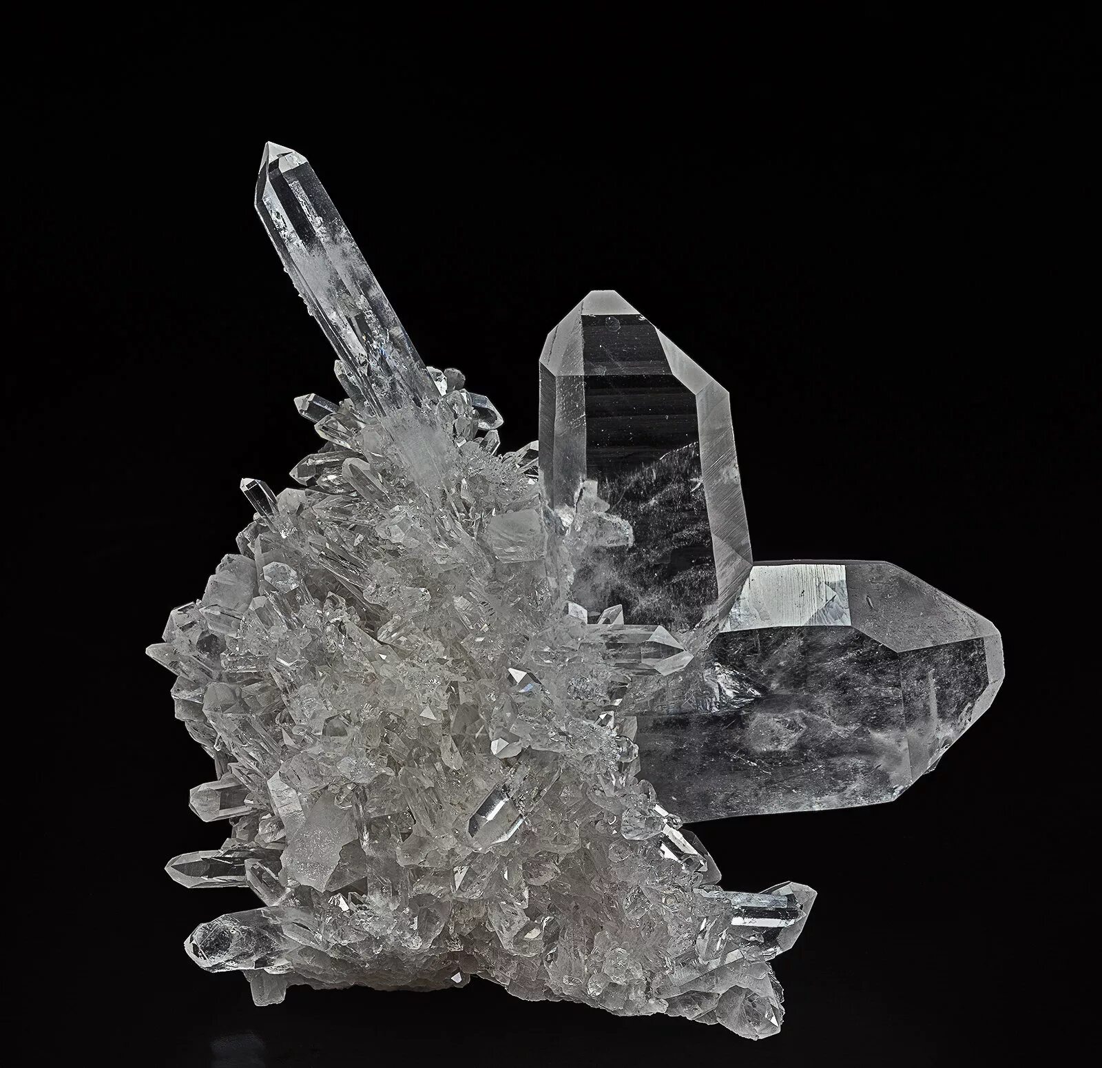 Quartz crystal. Кристаллический кварц. Unimin кварц. Кристалл кварца. Кварц Кристалл IPG.