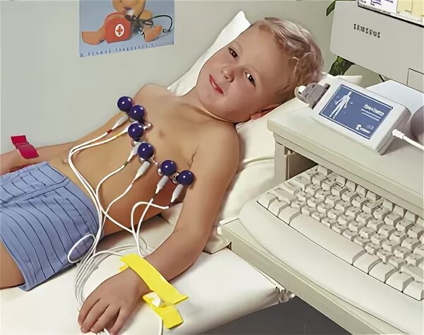 Экг ребенку 7 лет. Электрокардиограмма детей. Детский электрокардиограф. Кардиограмма сердца детям.