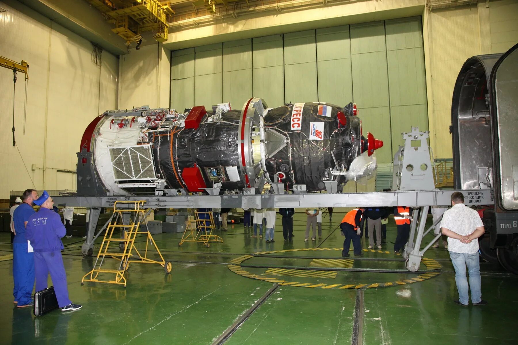 Совершил прогресс. Грузовой корабль прогресс мс. прогресс мс-11. корпус космического аппарата. прогресс фото.
