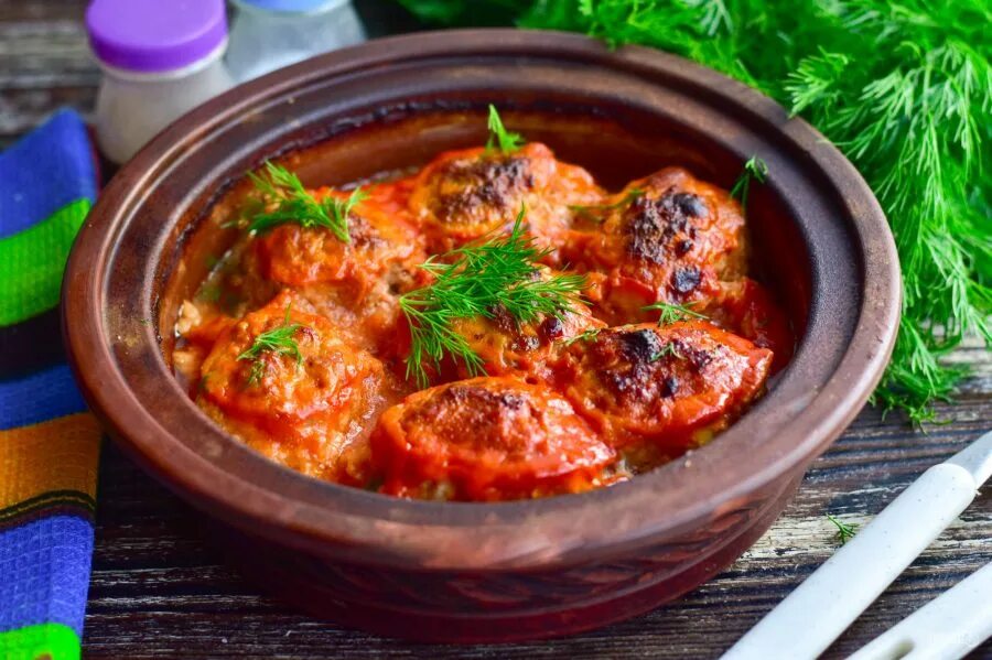 Кабачки с тефтелями в духовке. Тефтели с кабачком. Тефтели с кабачком. Тефтели. Тефтельки в томатном соусе.